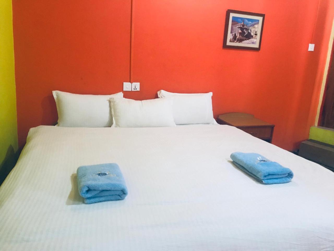 Kāgbeni Hotel Yac Donalds מראה חיצוני תמונה