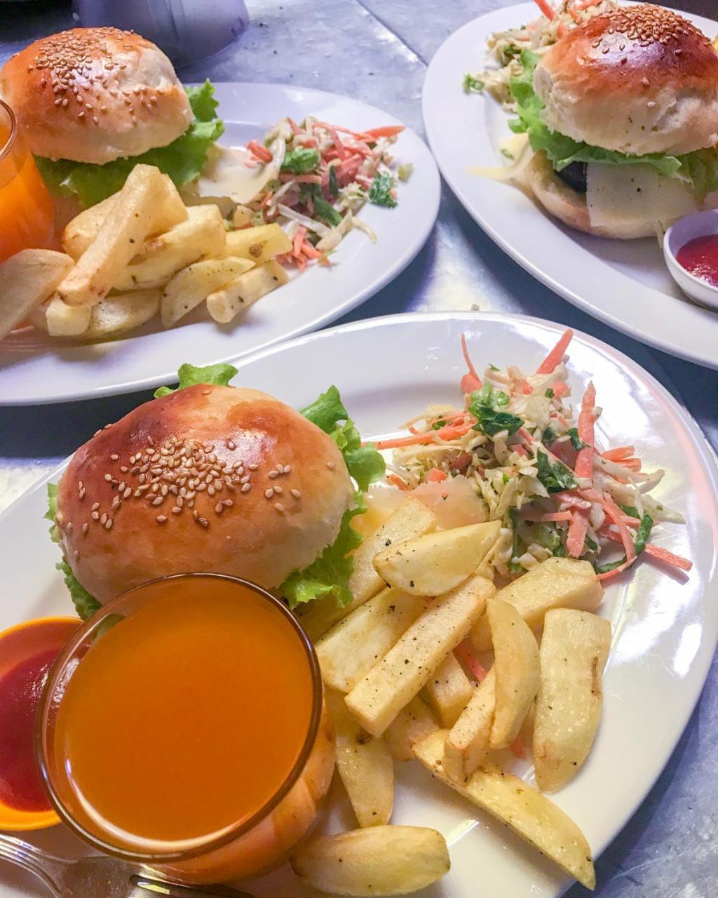 Kāgbeni Hotel Yac Donalds מראה חיצוני תמונה